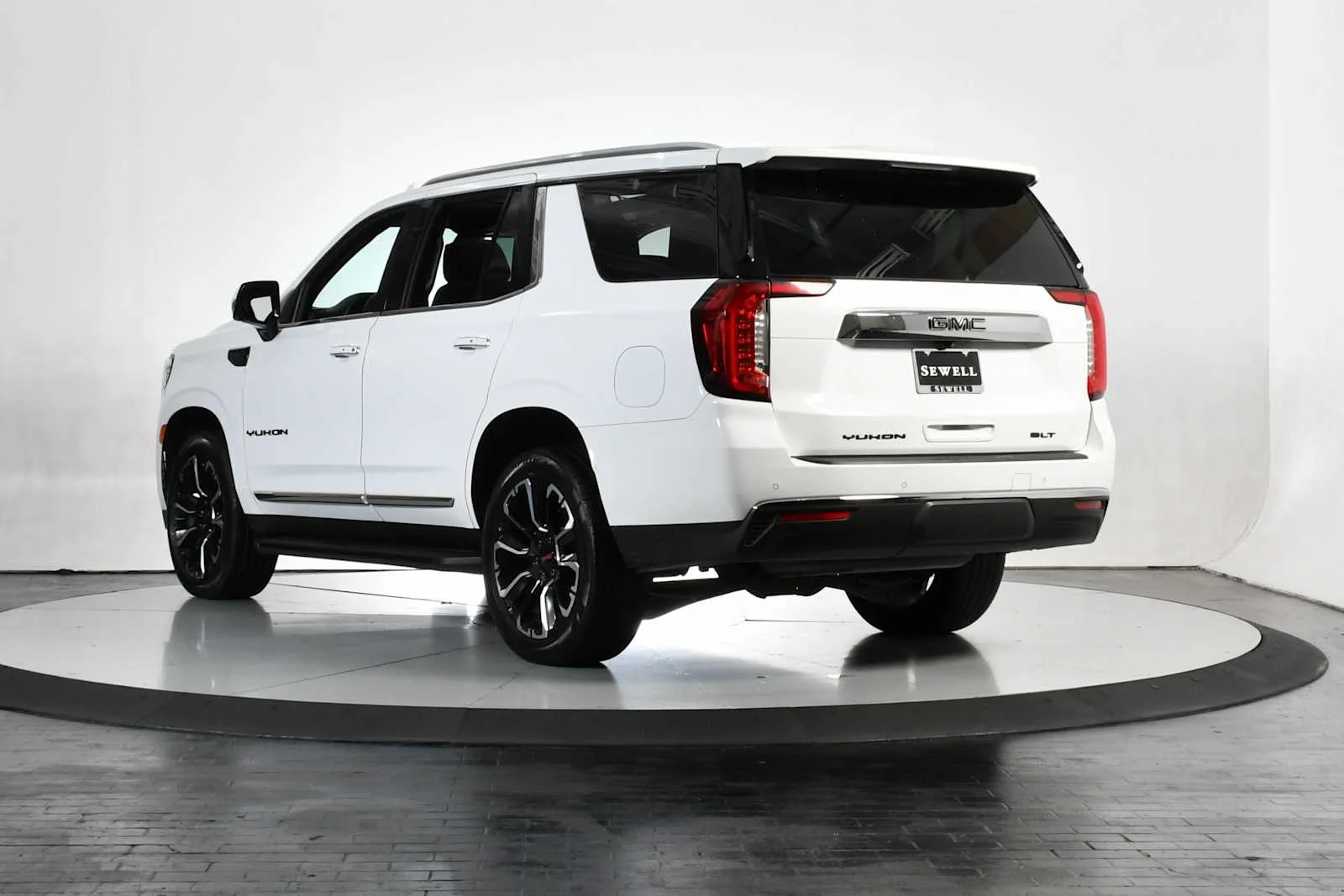 Used 2022 Summit White GMC SLT image 4