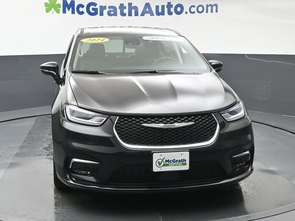 Used 2024 Black Chrysler Touring L image 6