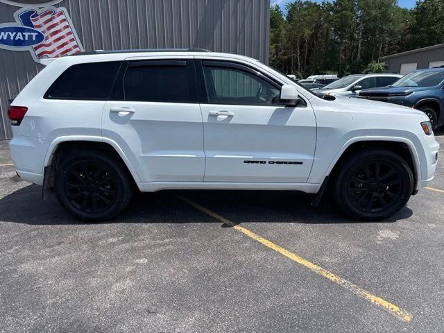 Used 2019 Bright White Clearcoat Jeep Altitude image 8