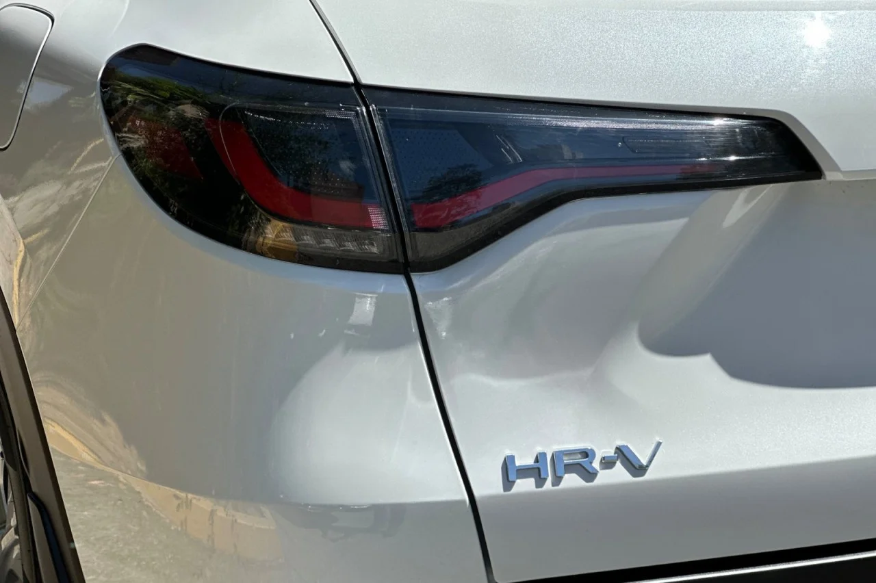 Used 2025 Platinum White Pearl Honda LX image 26