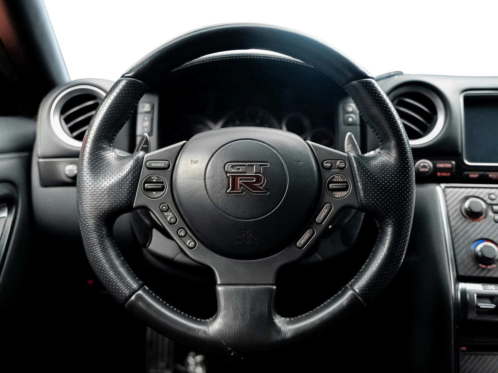 Used 2015 Red Nissan Premium image 4