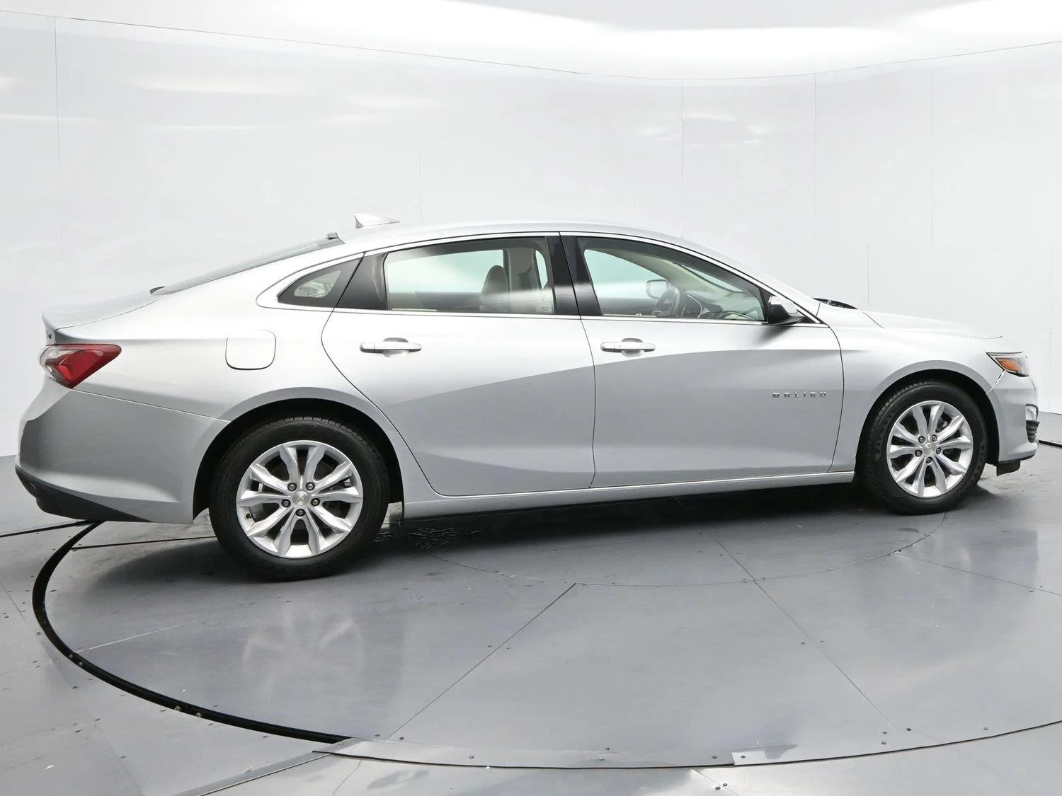Used 2020 Silver Ice Metallic Chevrolet LT image 8