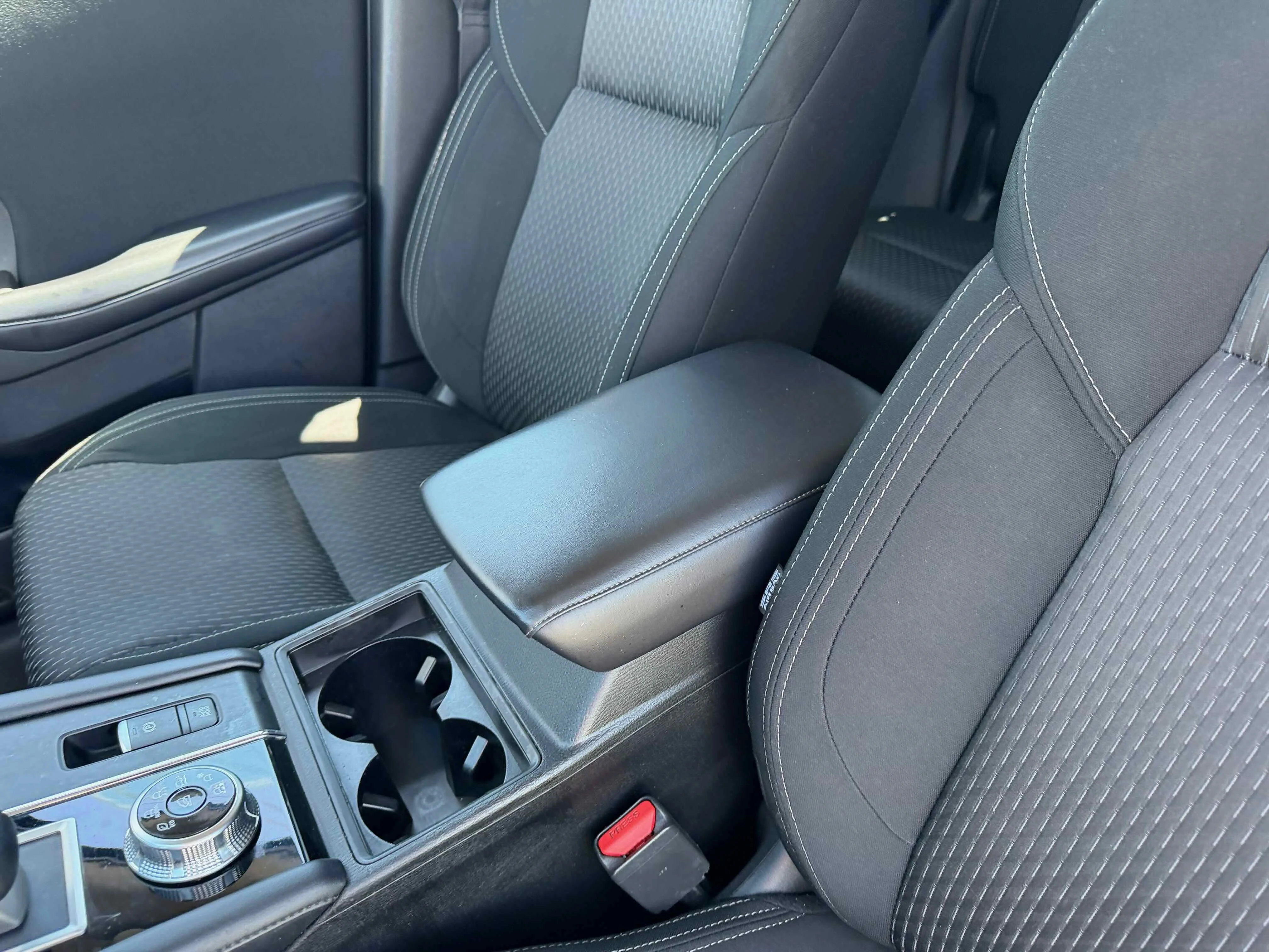 Used 2024  Mitsubishi ES image 23