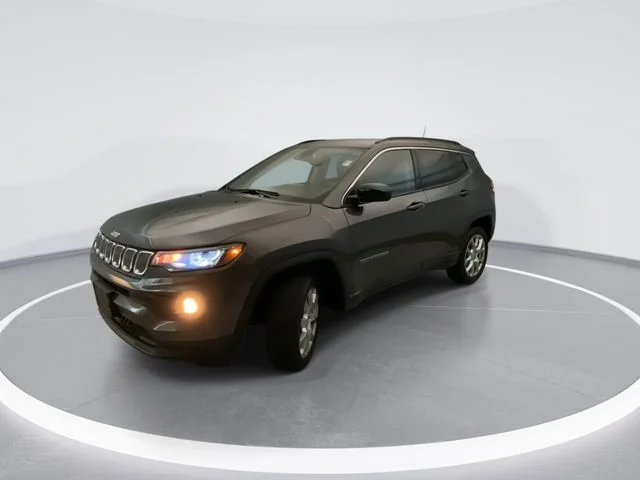 Used 2022 Gray Jeep Latitude Lux image 2