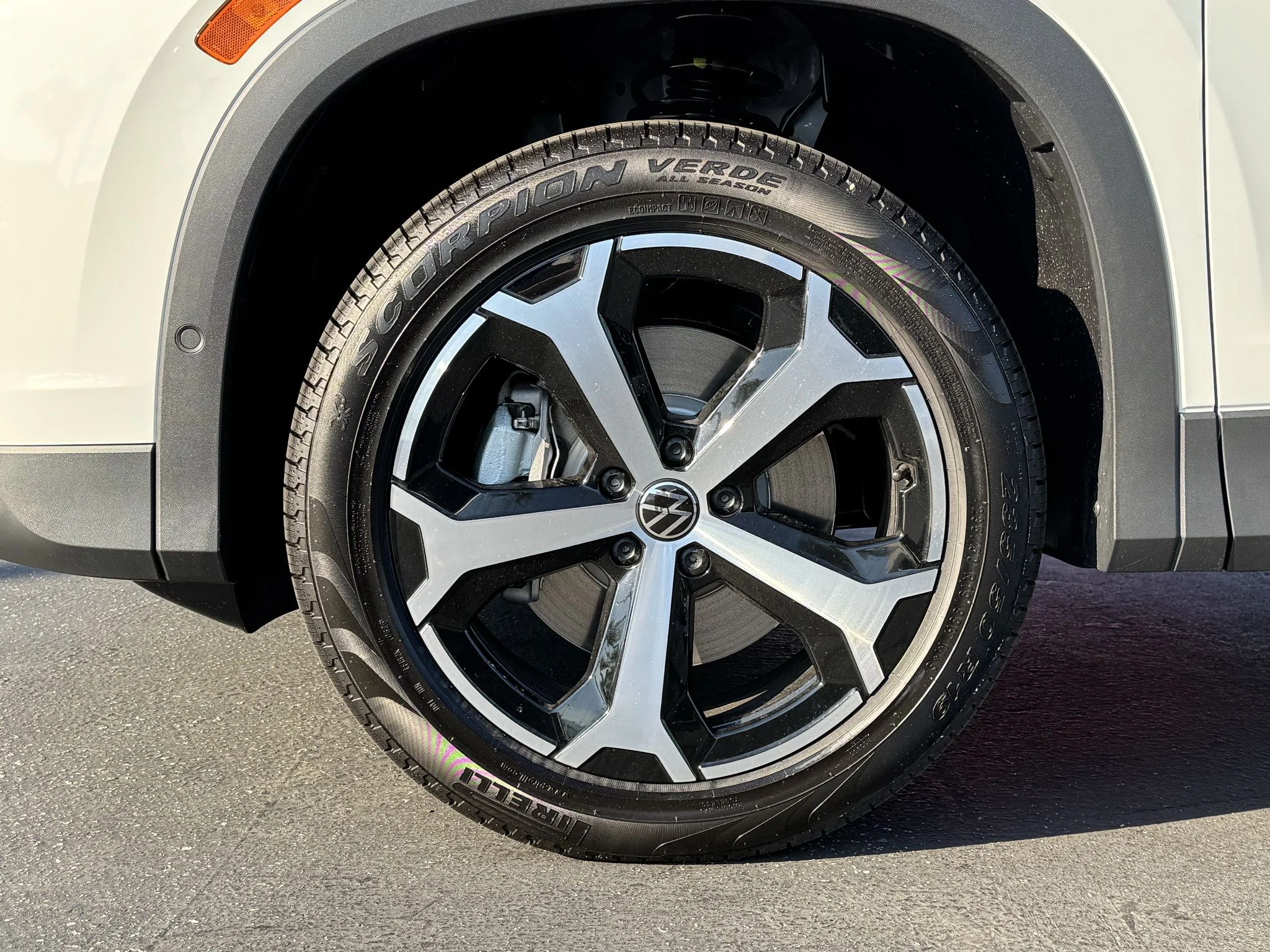 New 2026 Pure White Volkswagen SE image 16