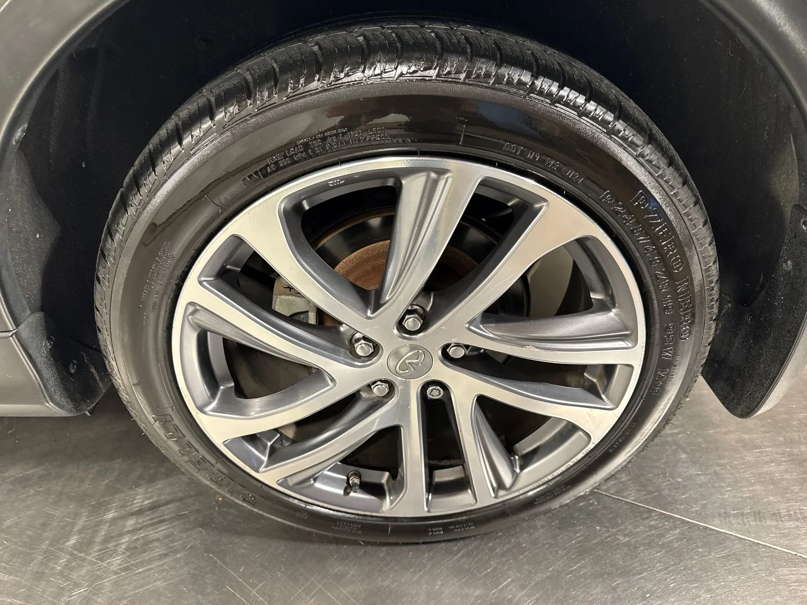 Used 2017 White INFINITI Base image 12