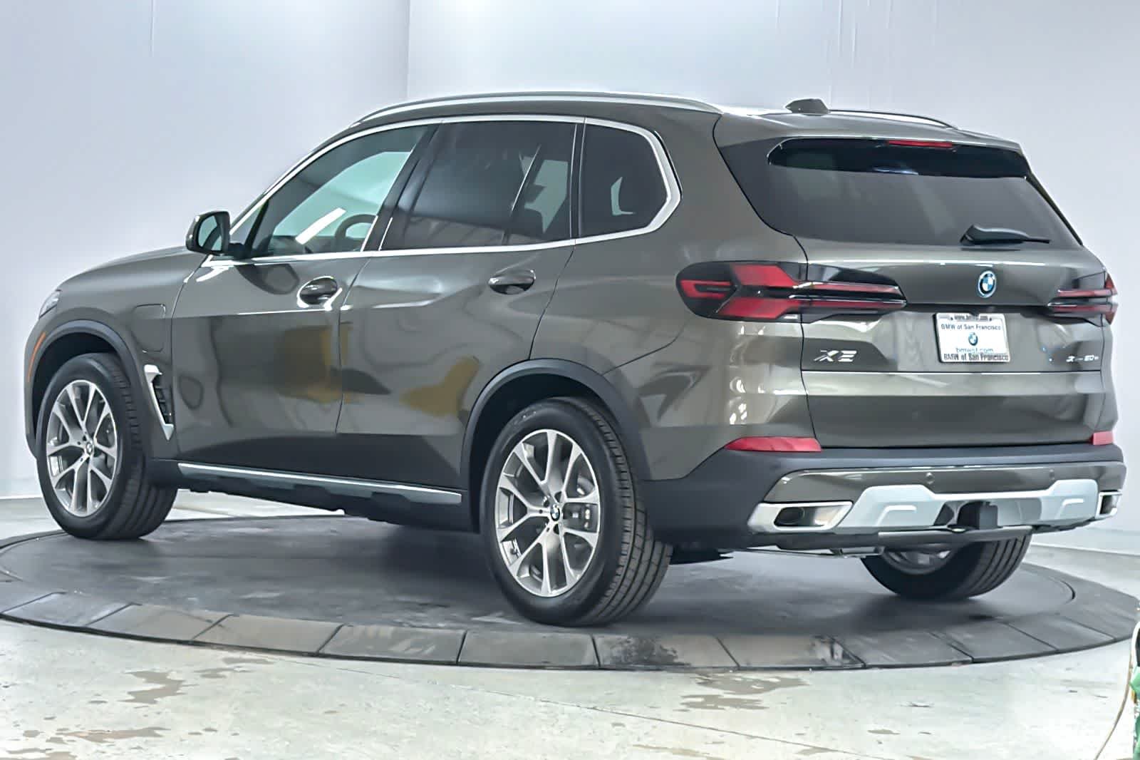 New 2026 Manhattan Green Metallic BMW xDrive50e image 6