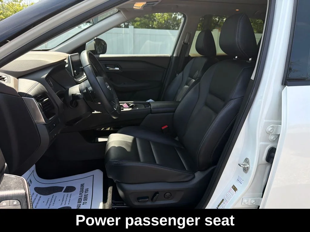 Used 2023 White Nissan SL image 22