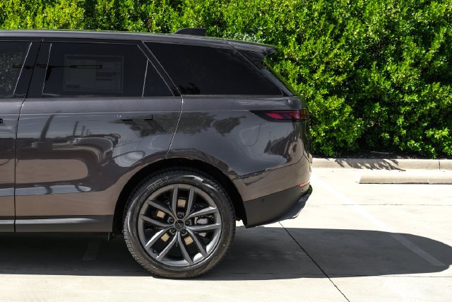 New 2027 Charente Grey Land Rover SE image 17