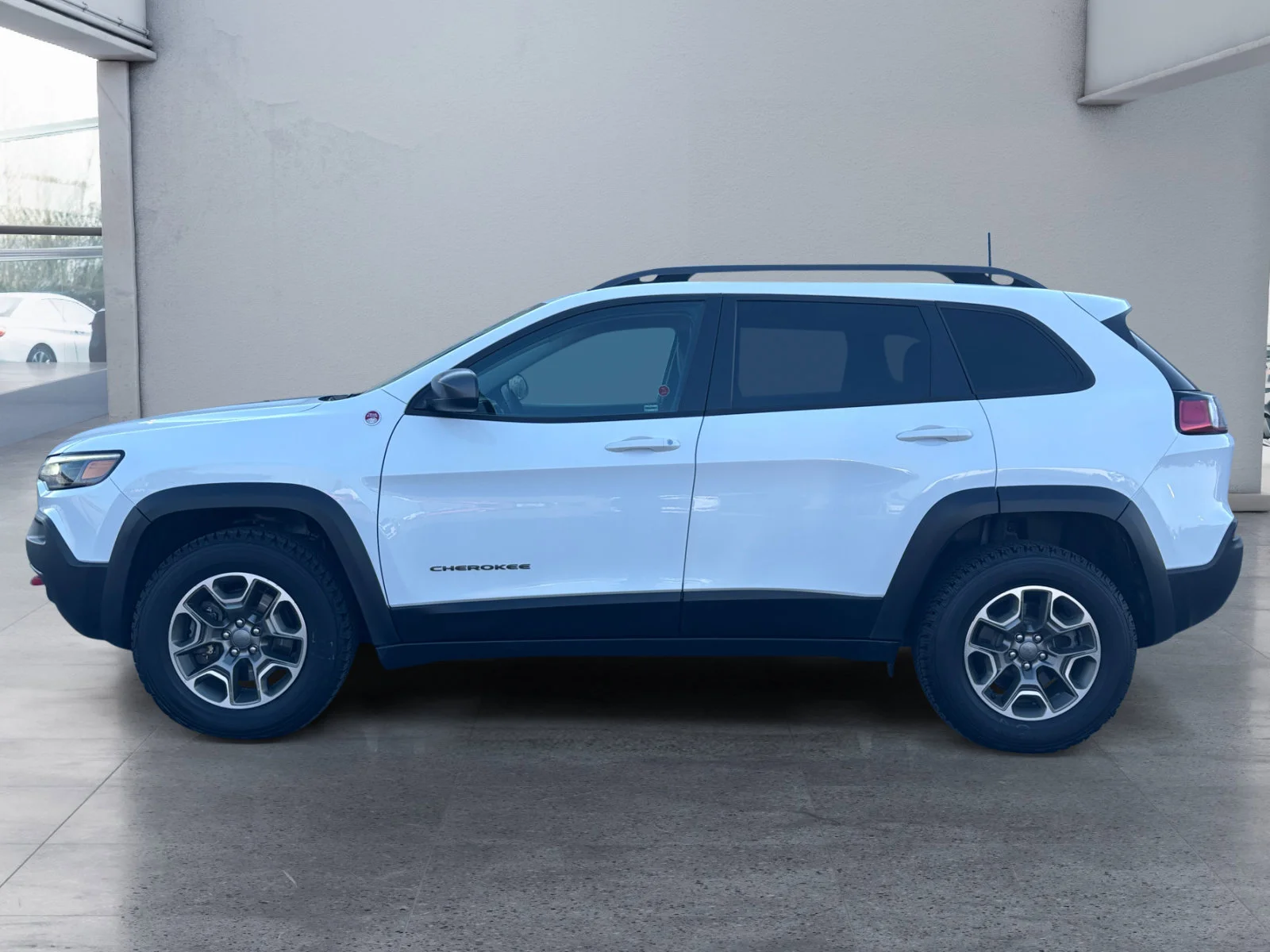 Used 2020 White Jeep Trailhawk image 2