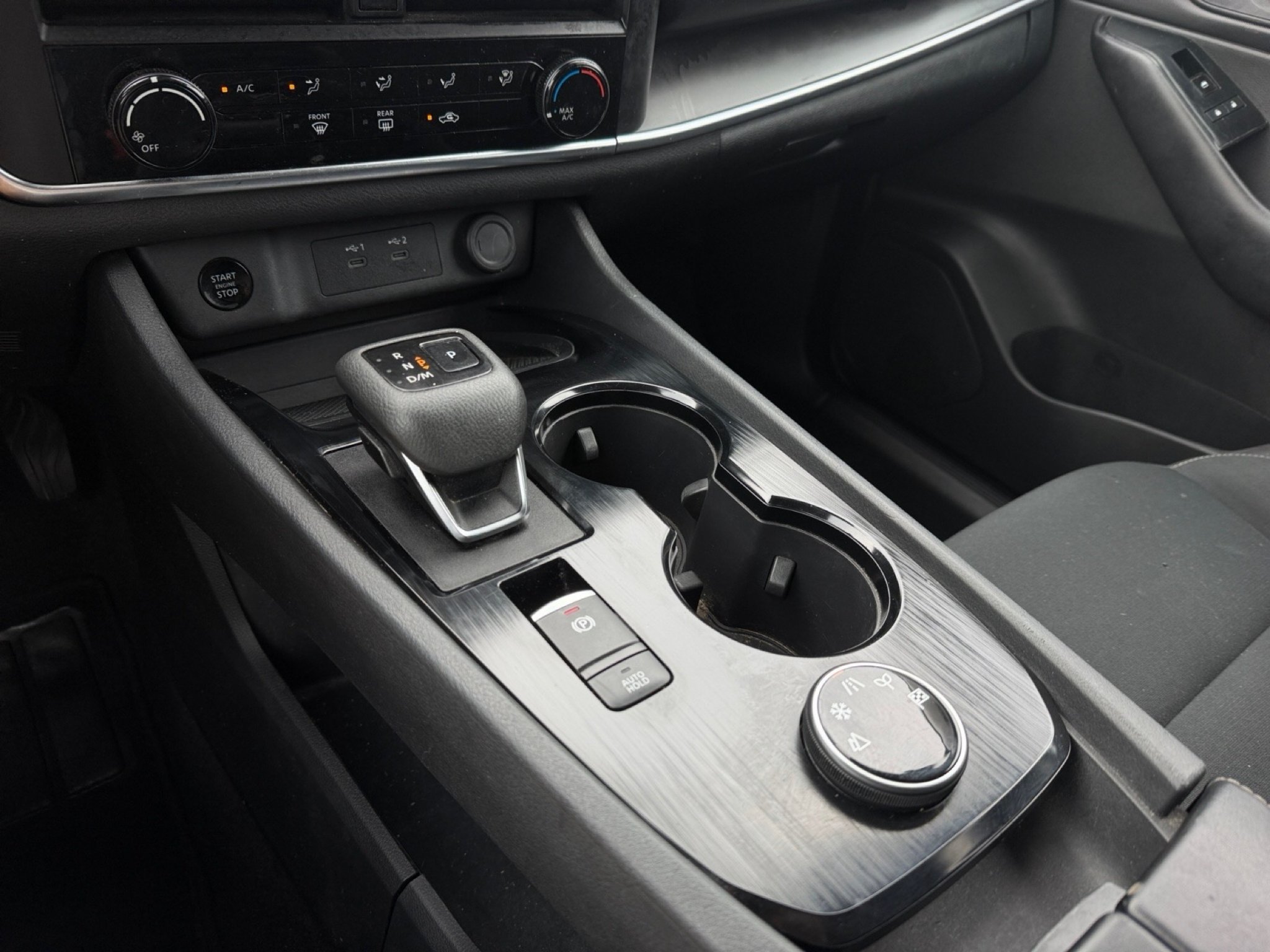 Used 2024 Glacier White Nissan S image 25