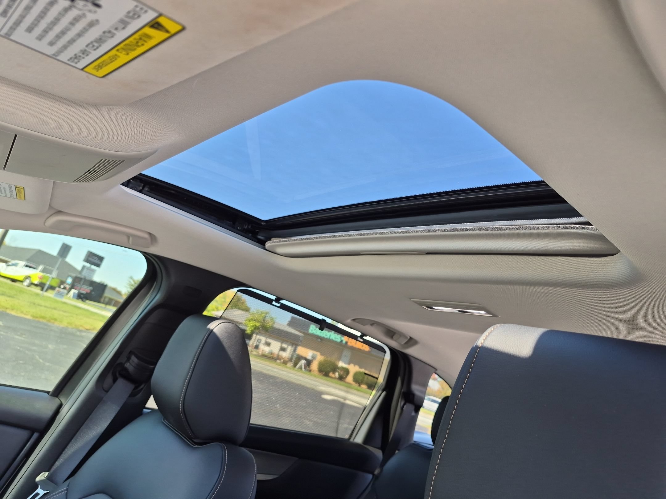 Used 2025 Rhodium White Premium Mazda Preferred Package image 27