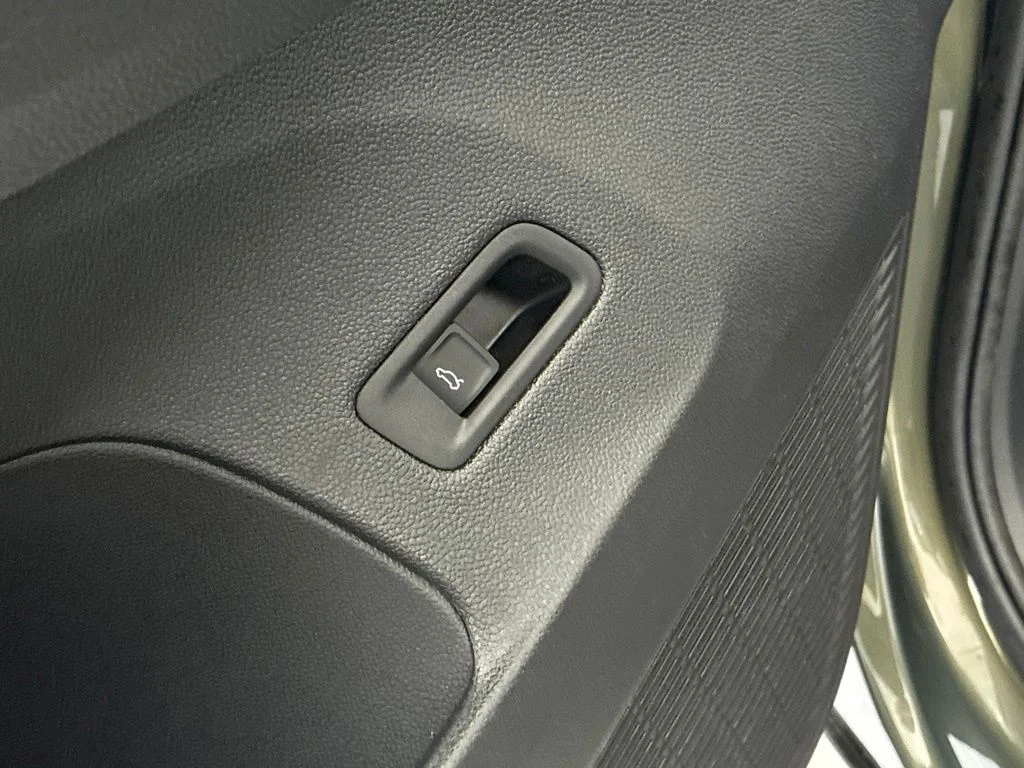 New 2026 Green Volkswagen 2.0T SE w/Technology image 13