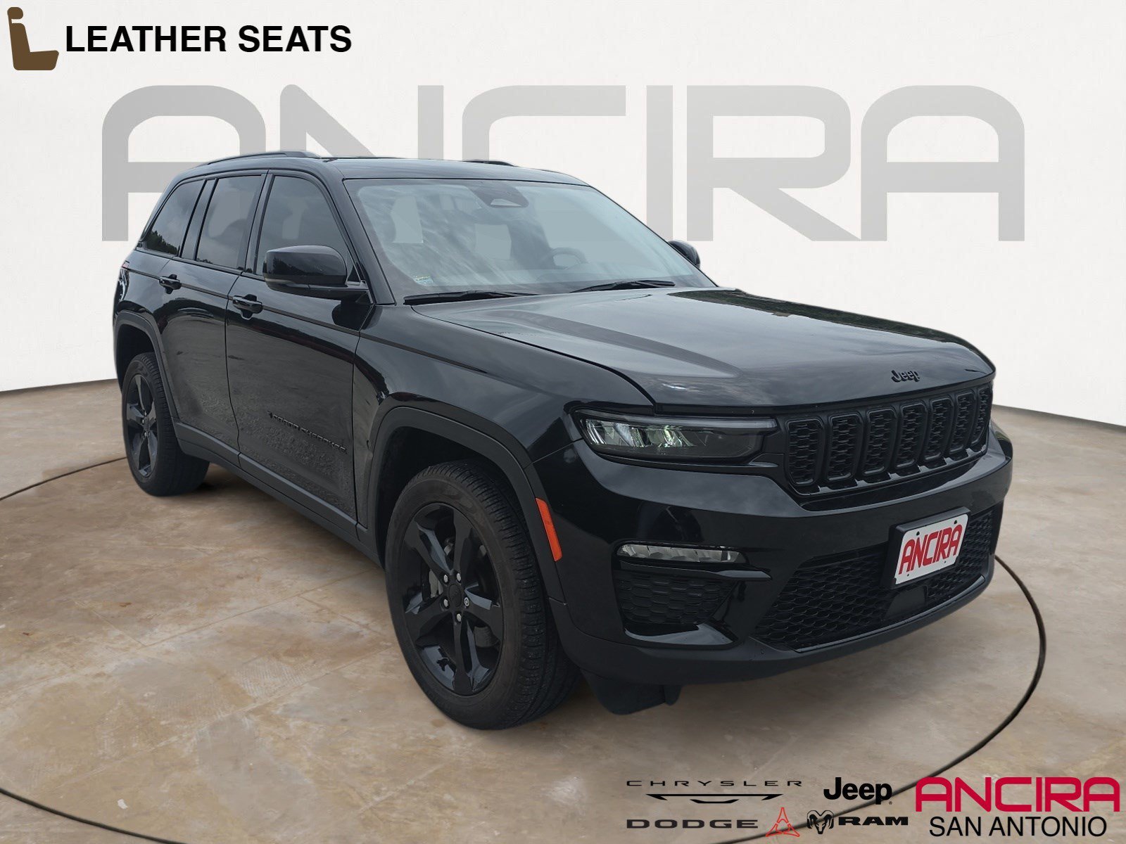 Used 2023 Diamond Black Crystal Pearlcoat Jeep Limited image 1