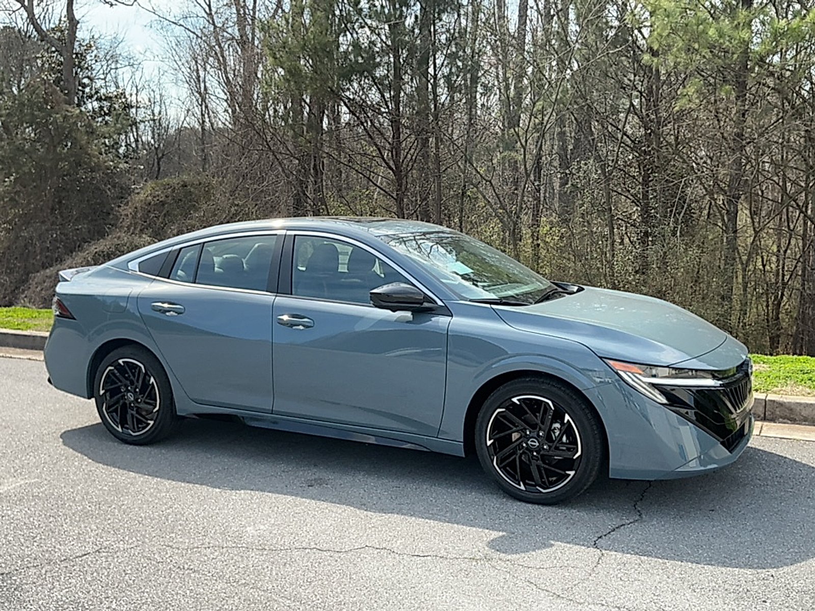 2026 Nissan Sentra SR CVT's photo