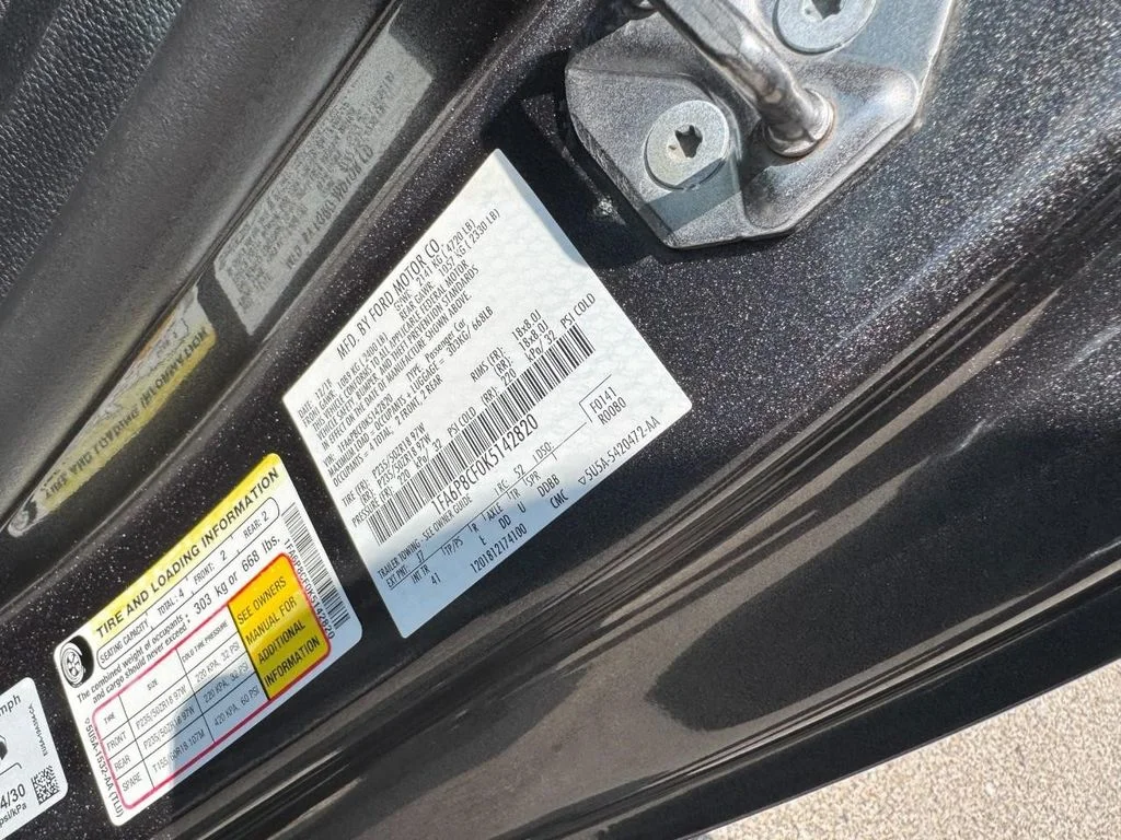 Used 2019 Magnetic Metallic Ford GT Premium image 22