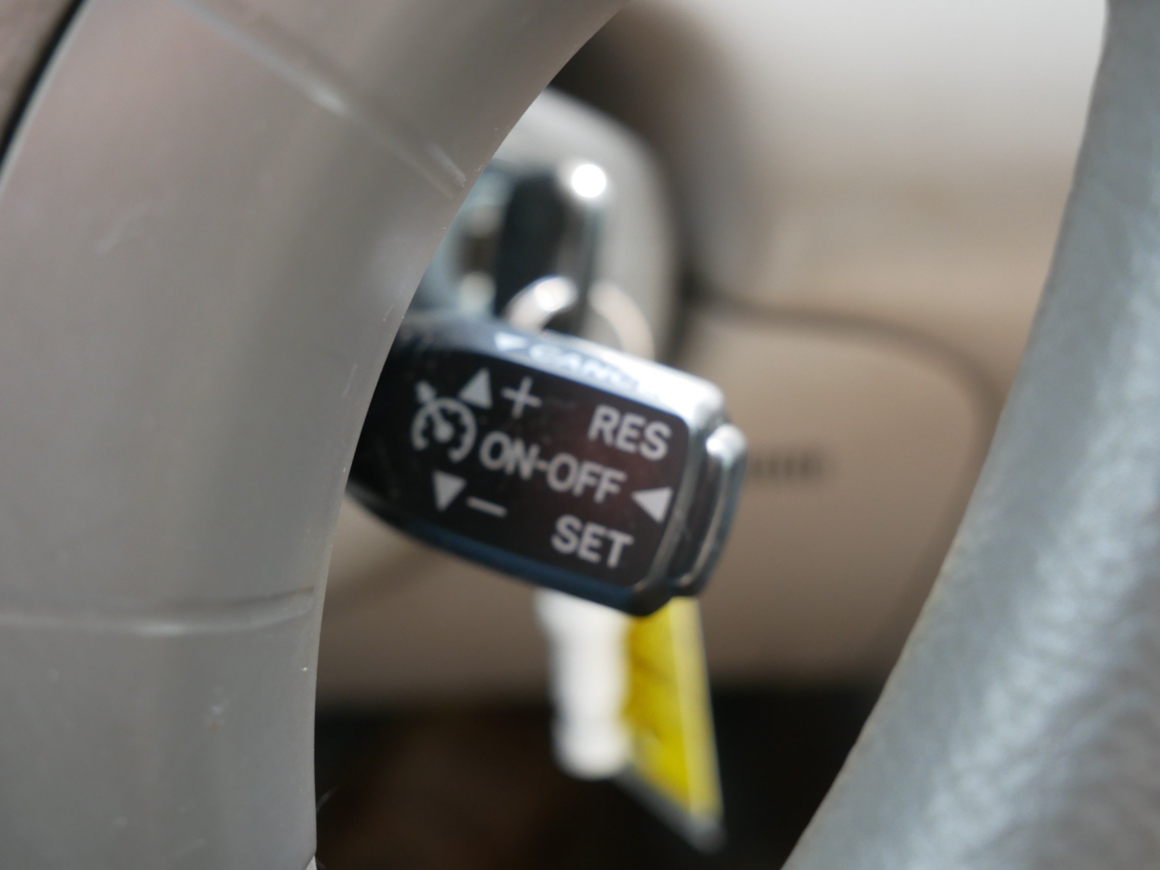 Used 2005 Gray Toyota LE image 21