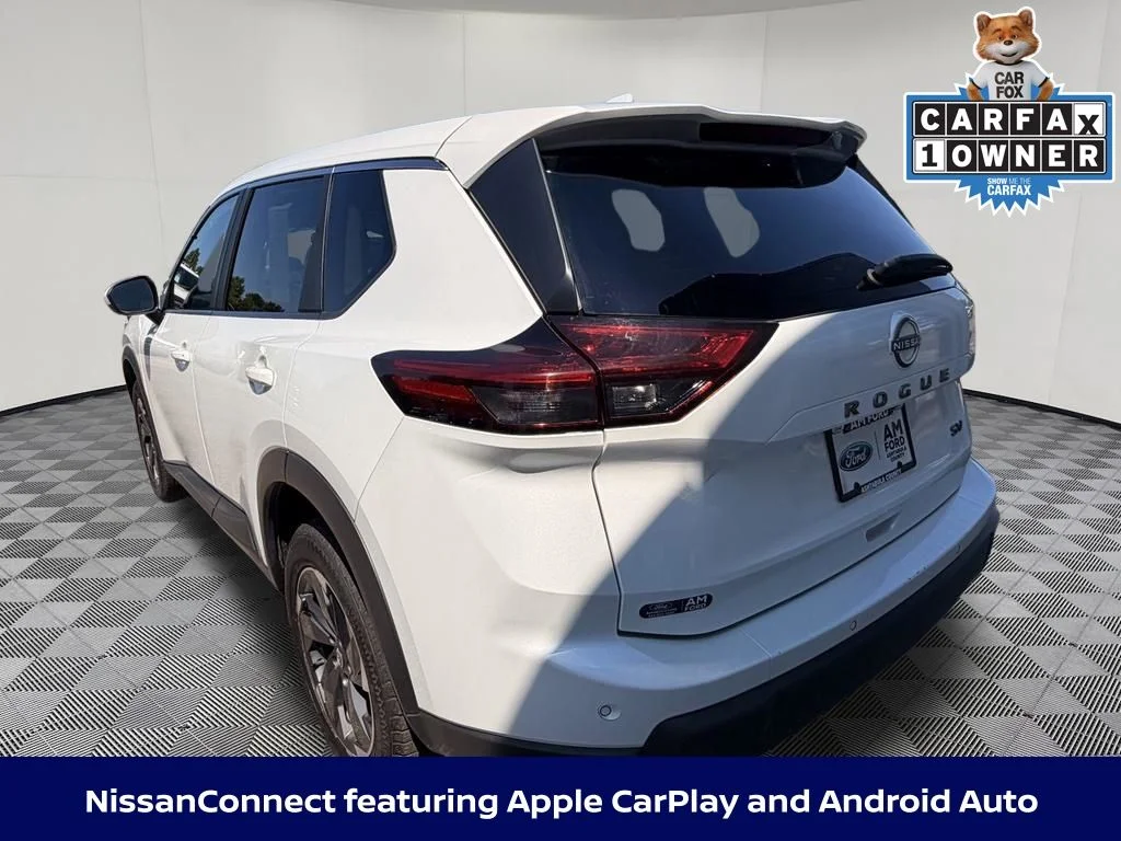 Used 2024 Pearl Nissan SV image 18