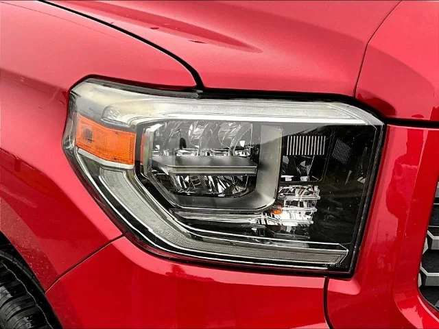 Used 2018 Red Toyota SR5 image 37