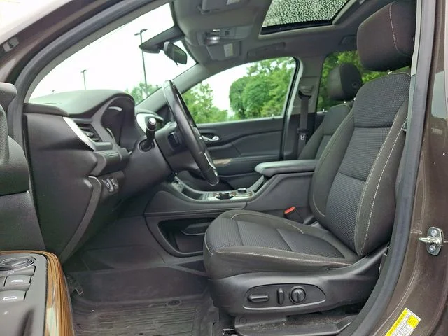 Used 2020 Gray GMC SLE image 13