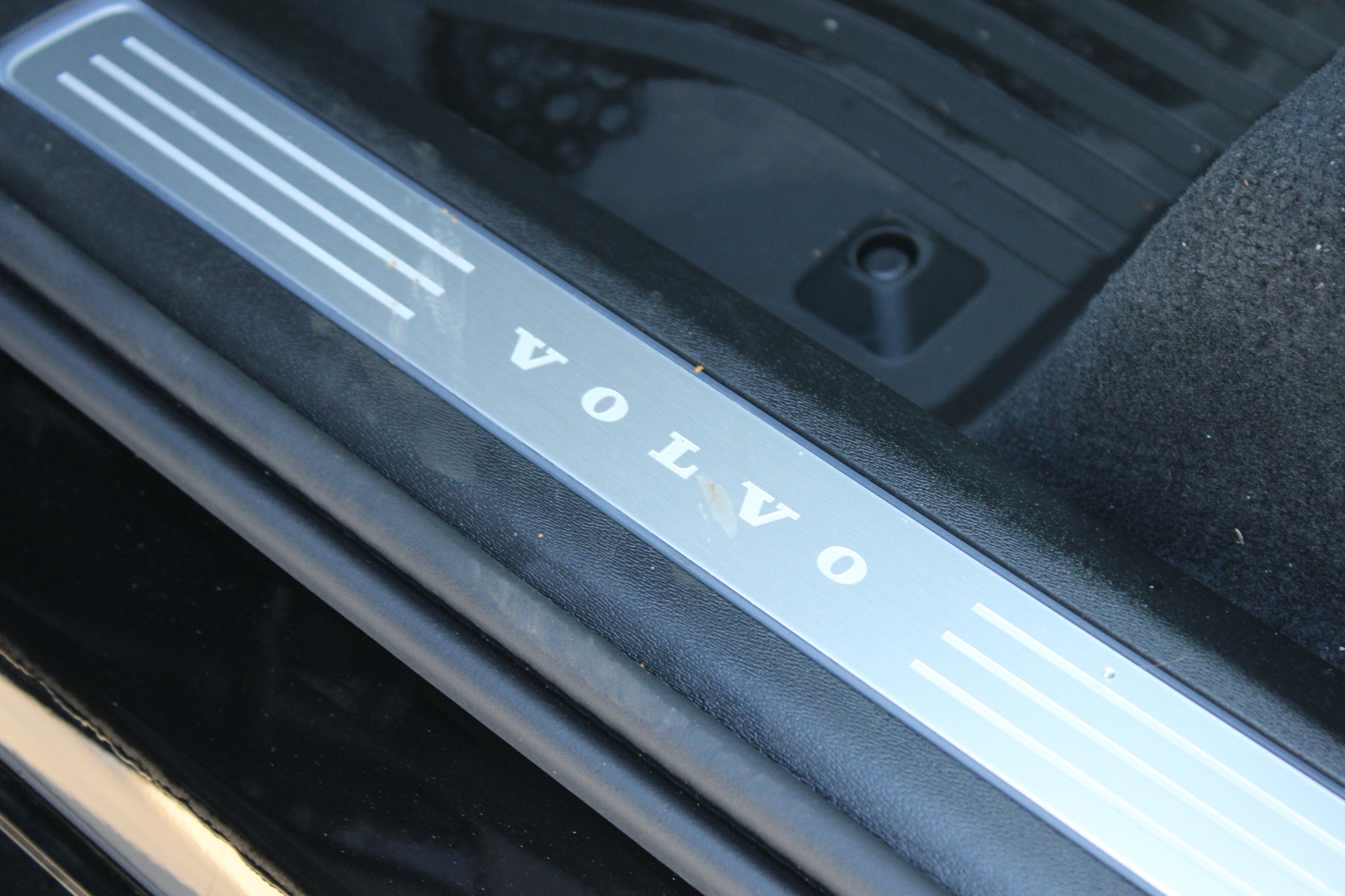 New 2026 Onyx Black Metallic Volvo Plus image 34
