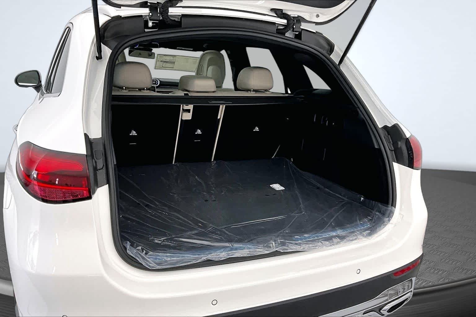 New 2026 Polar White Mercedes-Benz GLC 300 image 19