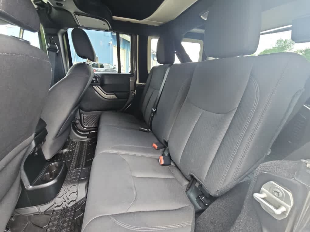 Used 2018 Granite Crystal Metallic Clearcoat Jeep Sport S image 12