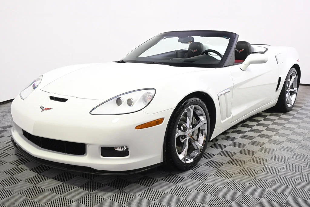 Used 2011 ARCTIC WHITE Chevrolet Z16 Grand Sport w/3LT image 11