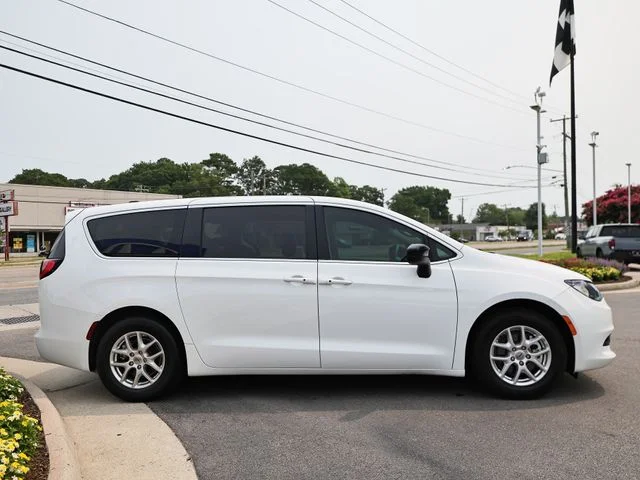Used 2024 Bright White Clearcoat Chrysler LX image 11
