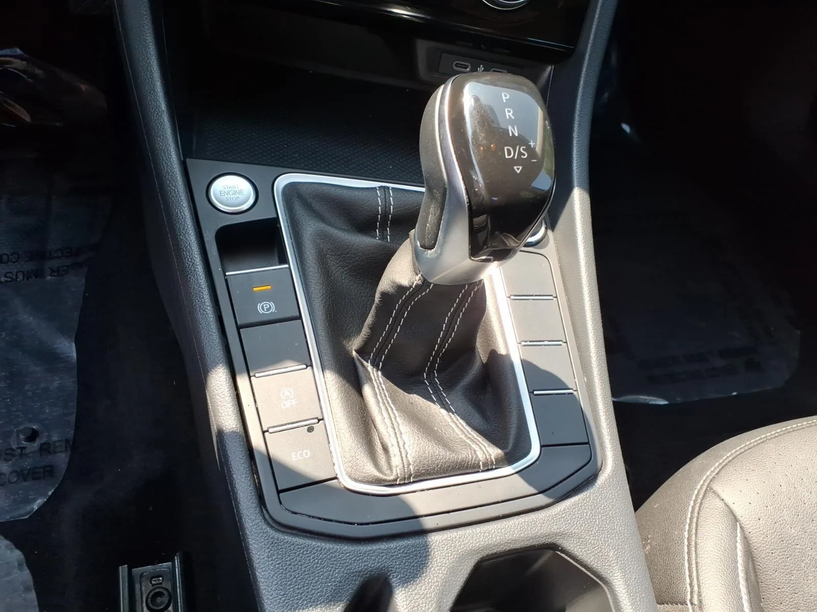 Used 2024  Volkswagen SE image 28