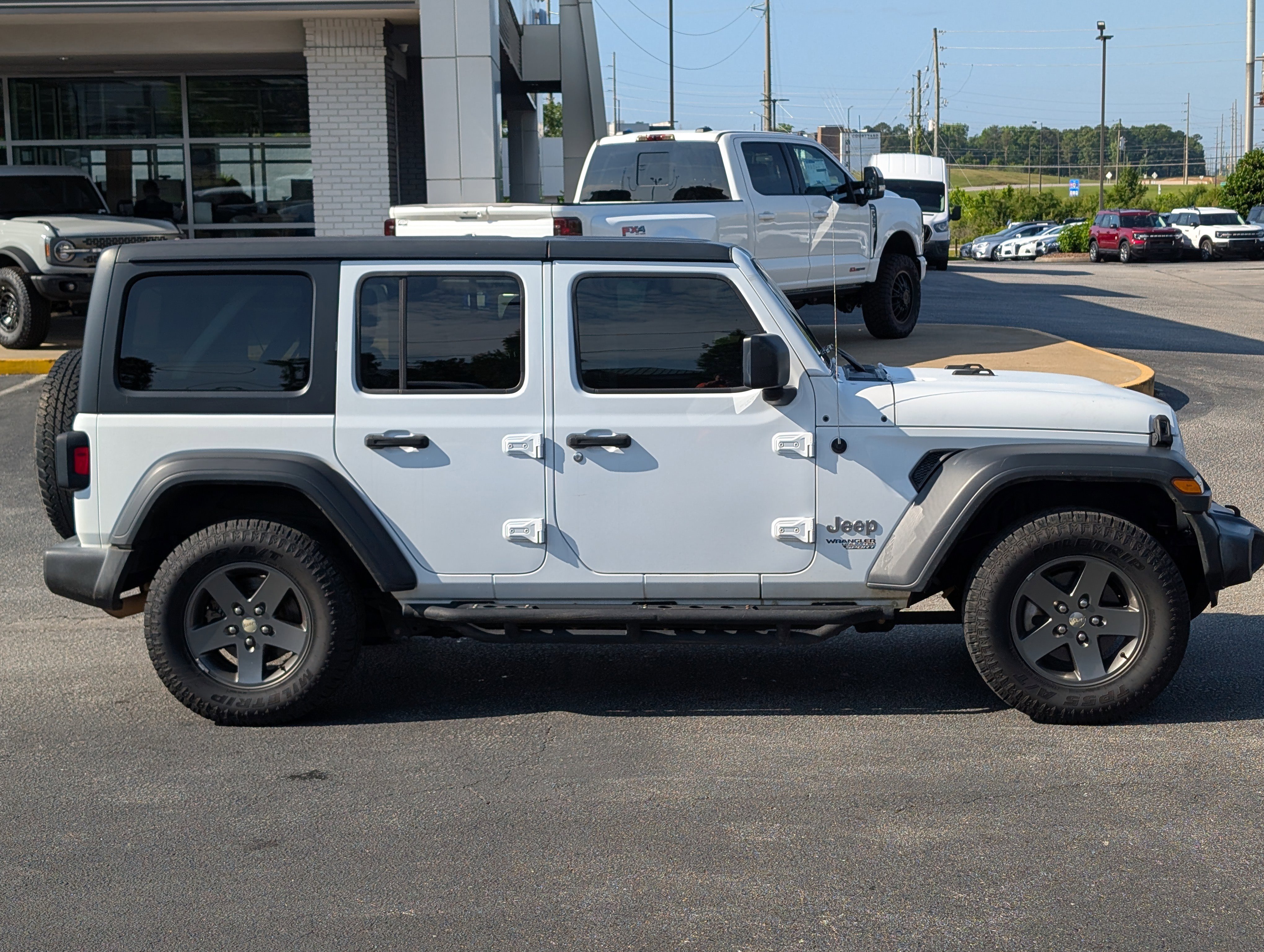 Used 2018 White Jeep Sport image 43