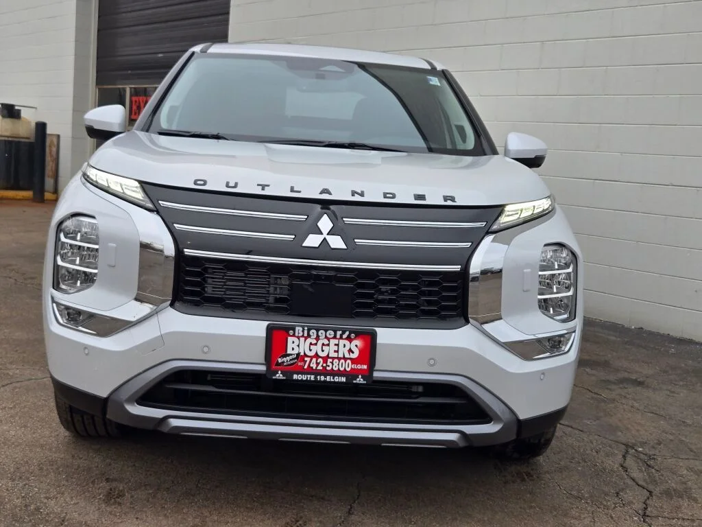 New 2026 White Mitsubishi SE image 2