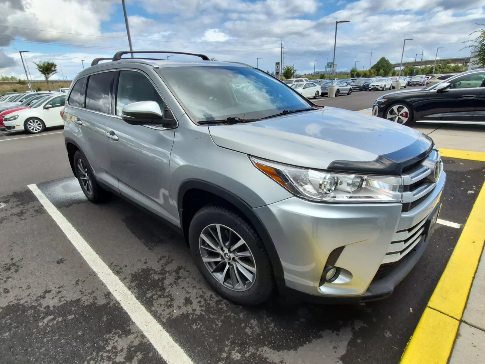 Used 2019 Silver Toyota XLE image 1