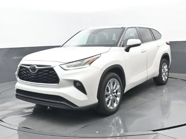 Used 2020 Blizzard Pearl Toyota Limited image 8