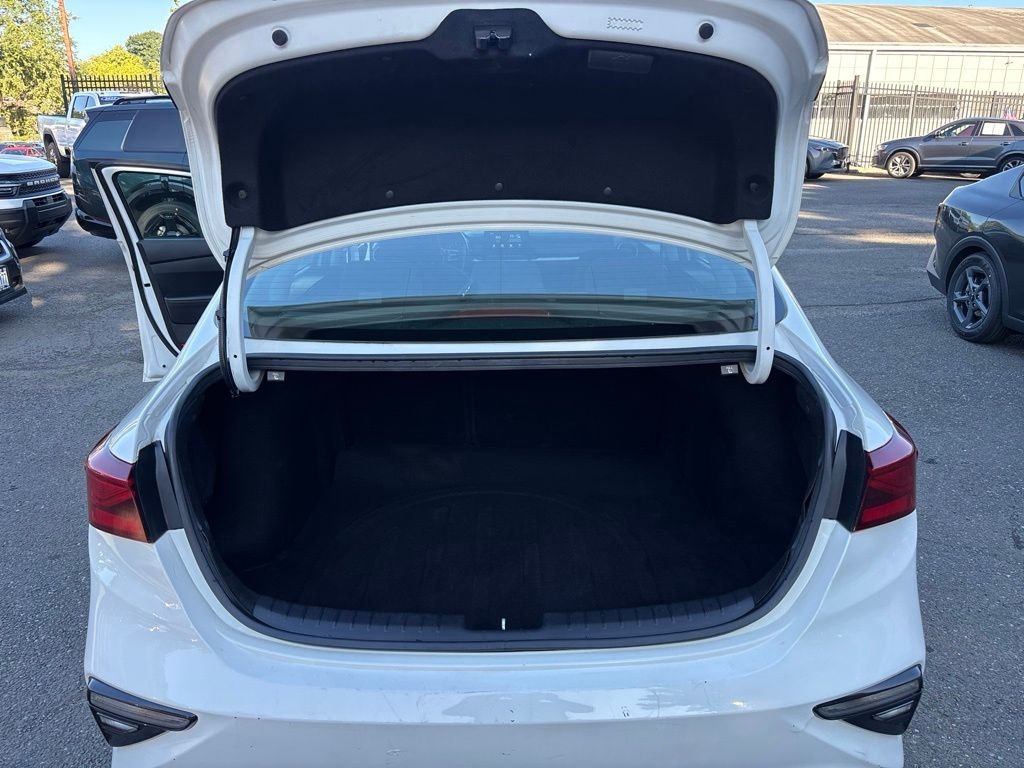 Used 2021 White Kia LXS image 24