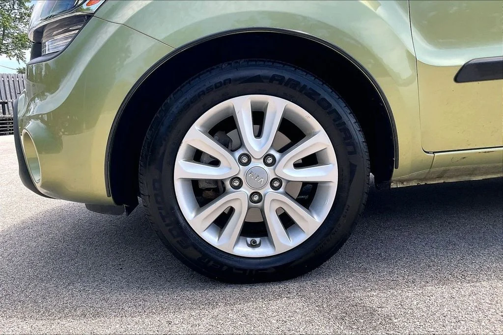 Used 2012 Green Kia Plus image 8