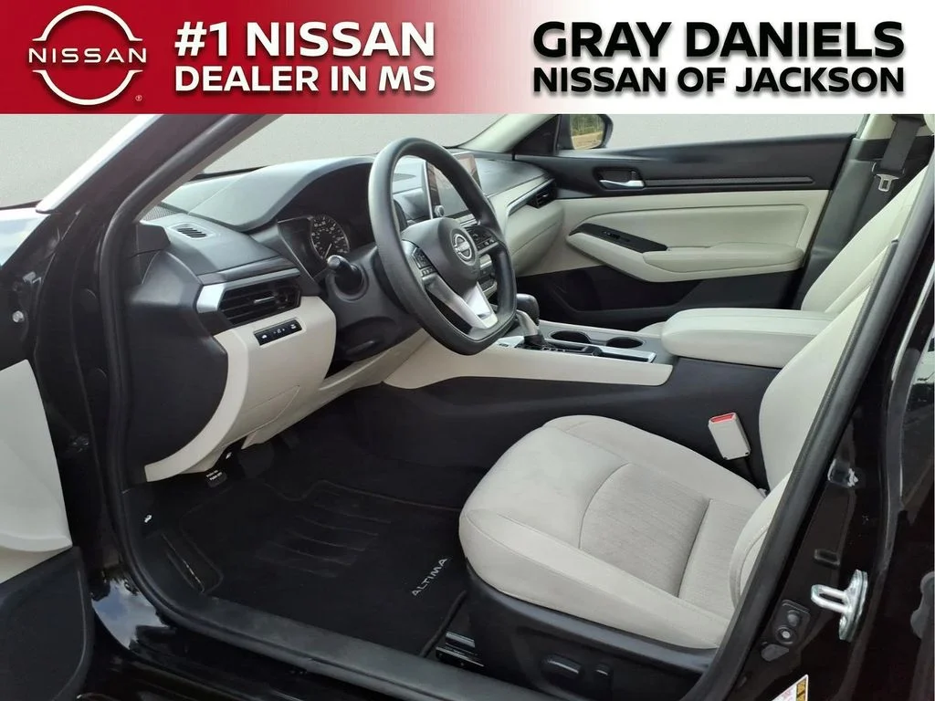 Used 2025 Black Nissan 2.5 SV image 24