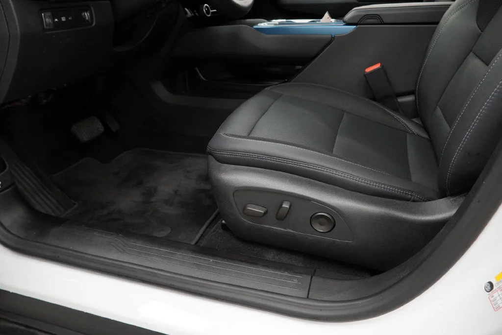 2024 Chevrolet Equinox EV LT - Photo 24