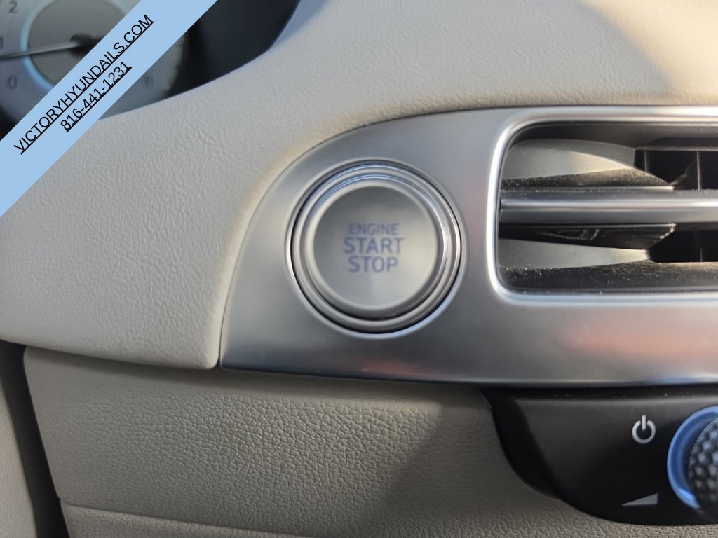 Used 2025 White Hyundai Calligraphy image 27