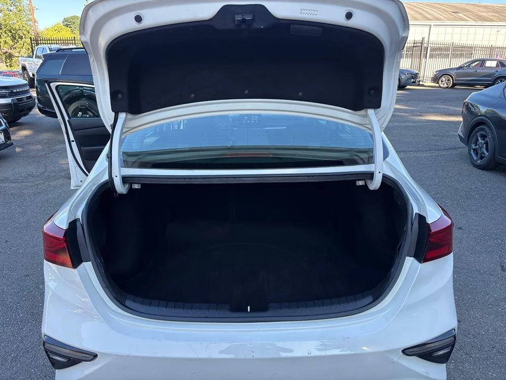 Used 2021 White Kia LXS image 24