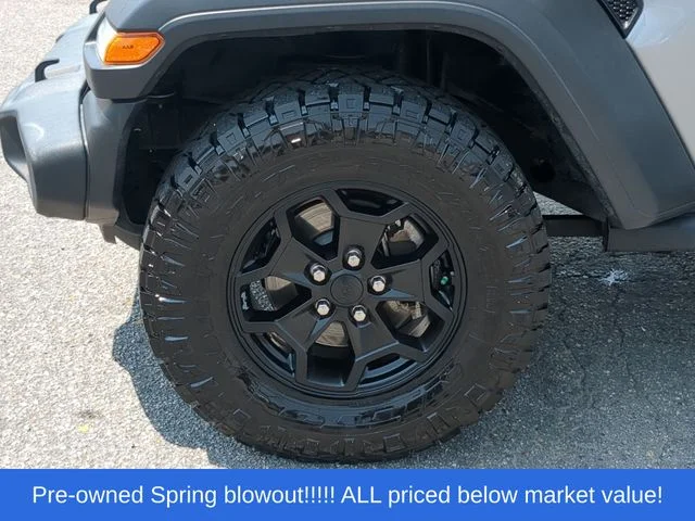 Used 2021 Silver Jeep Unlimited Sport S image 18