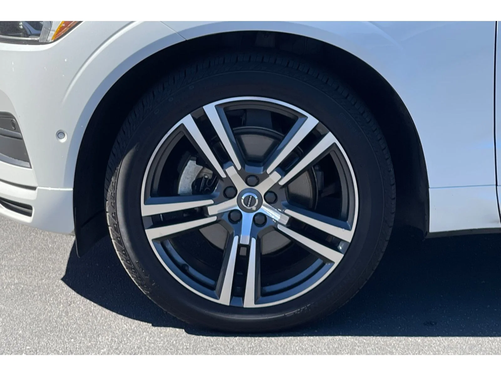 Used 2018 Ice White Volvo Momentum image 44