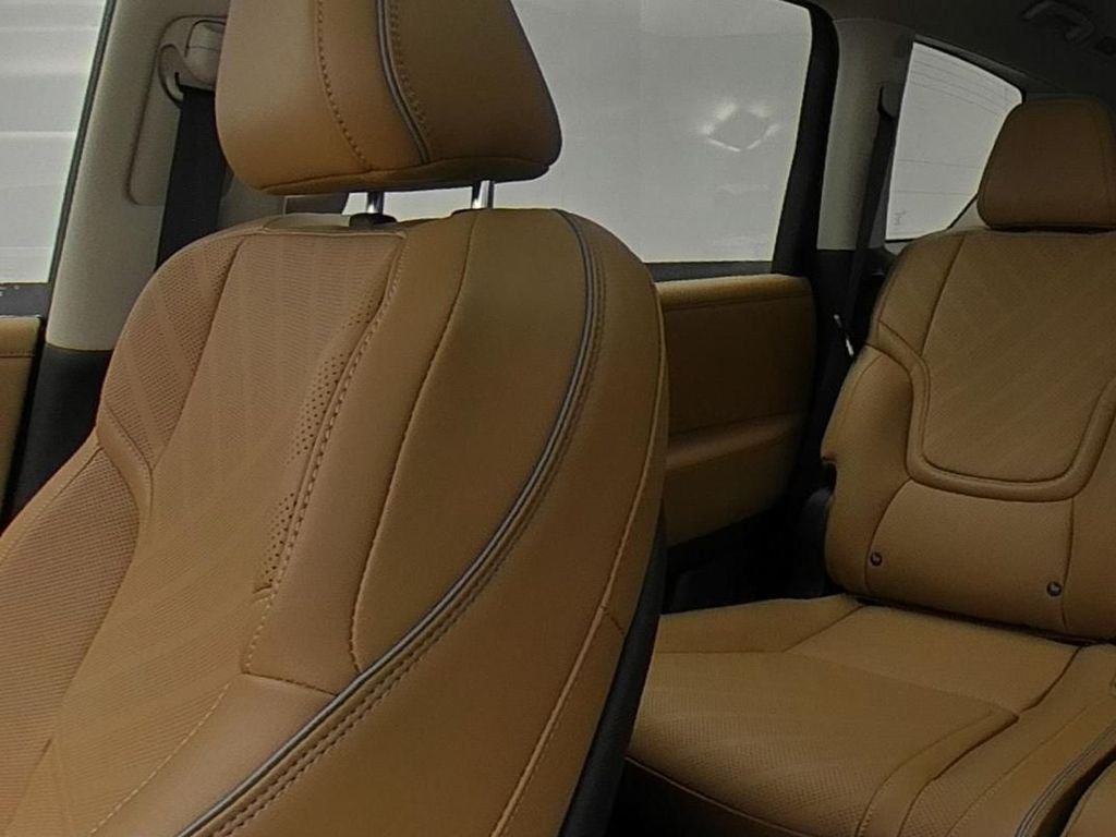 New 2026 RADIANT WHITE INFINITI Luxe 4WD image 21