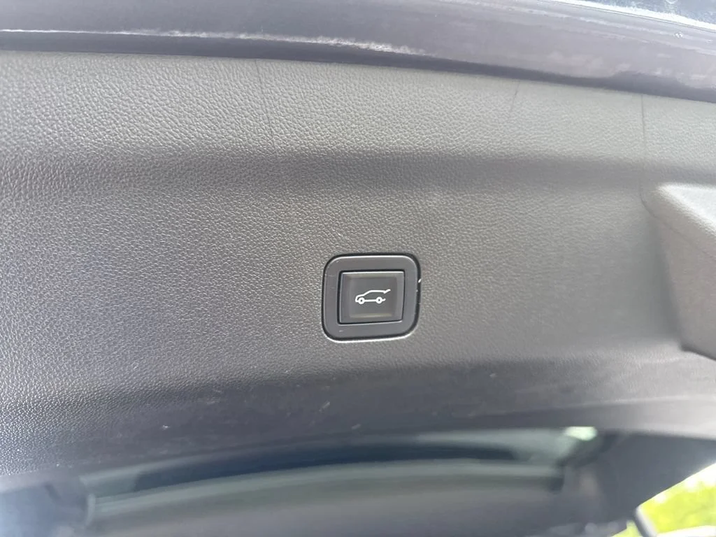 2022 Chevrolet Suburban LT - Photo 35