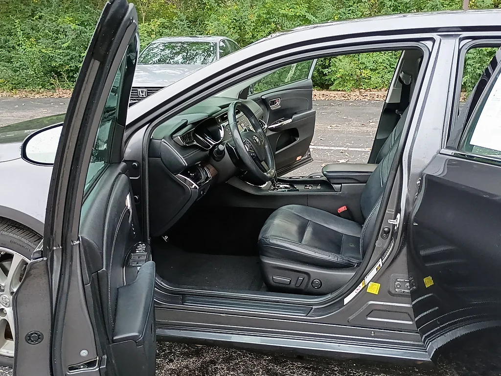 Used 2014 Magnetic Gray Metallic Toyota XLE image 11