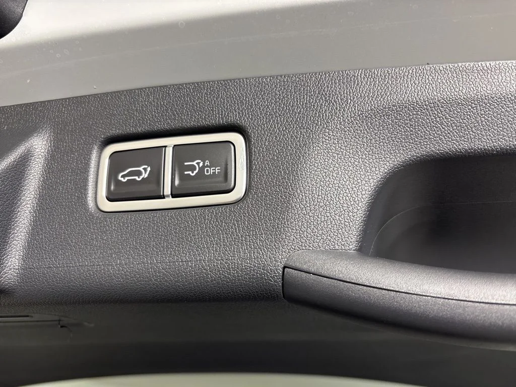 New 2026 Ivory Silver Kia EX image 23