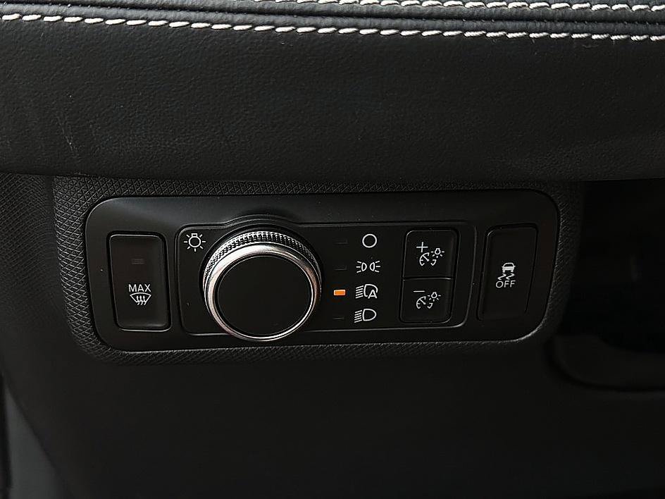 Used 2022 Red Metallic Ford Select image 20