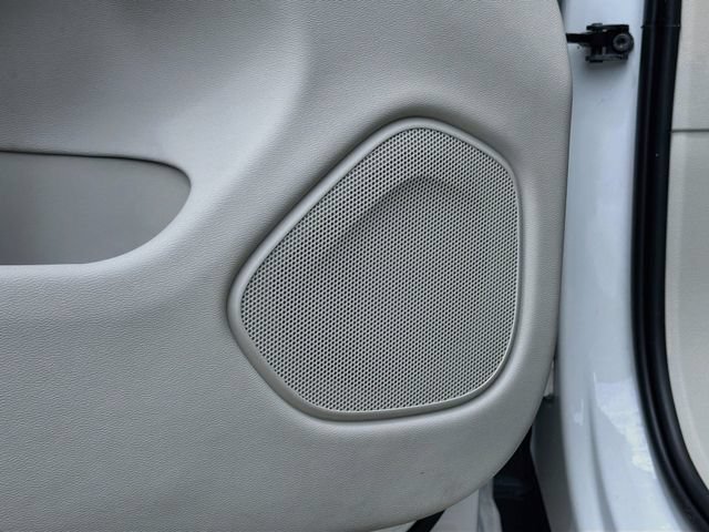 Used 2022 Ice White Volvo Momentum image 23