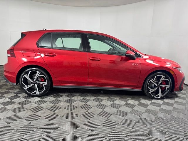 New 2026 Kings Red Metallic Volkswagen 2.0T SE image 2