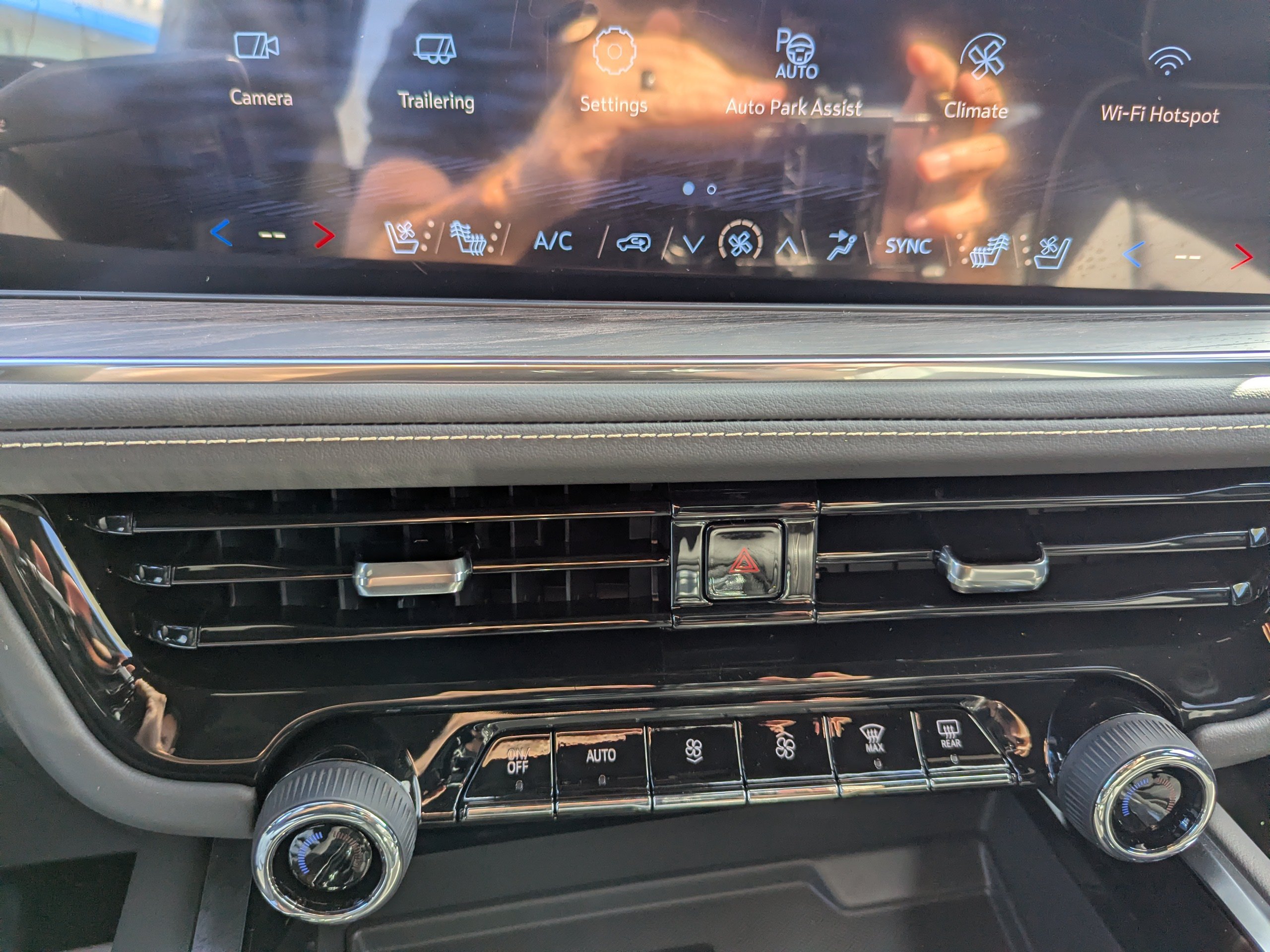 2026 Chevrolet Suburban Premier - Photo 25